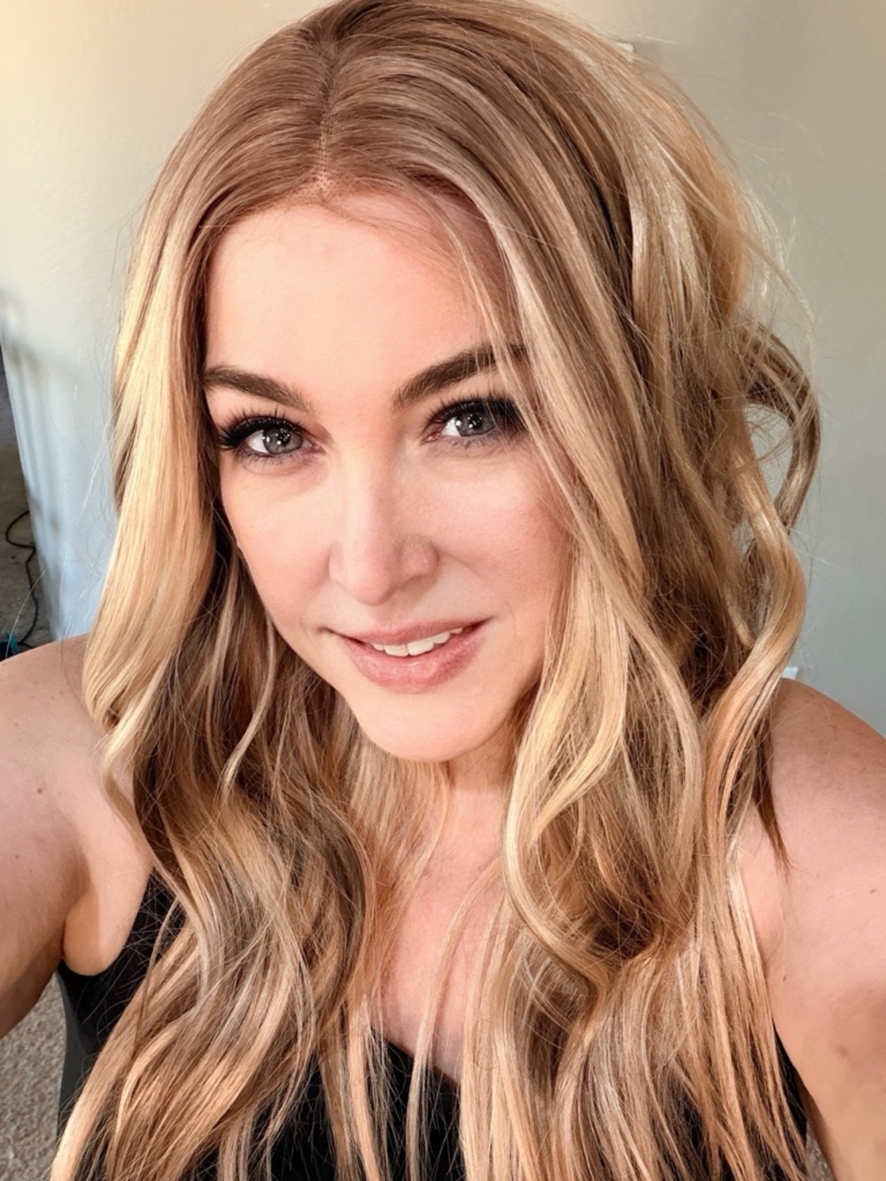 Long Wavy Blonde Synthetic Wig - Natural Honey Highlights